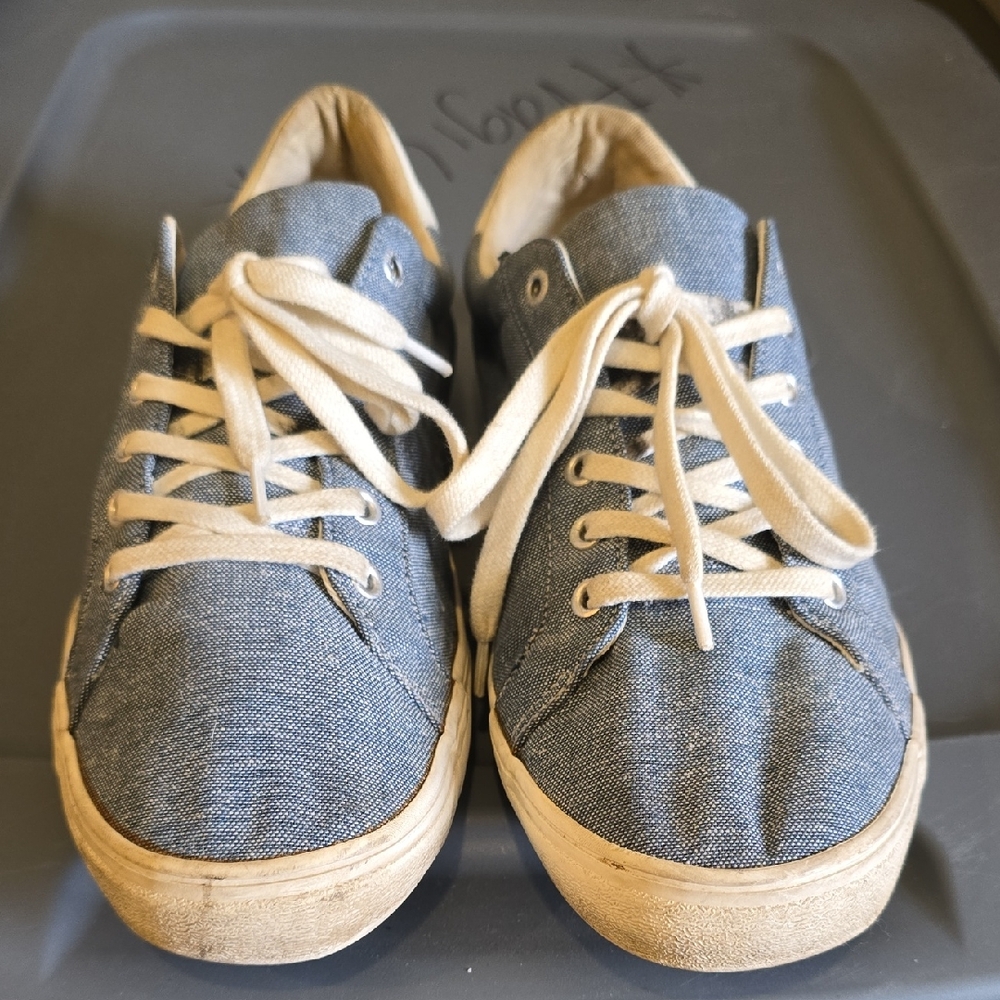 Casual Denim-Look Canvas Sneakers in Blue with White Laces